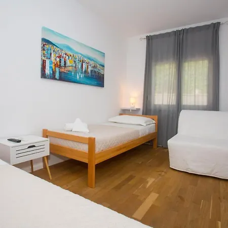 Loris Villa Žrnovnica
