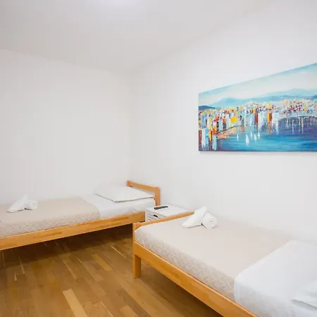 Loris Villa